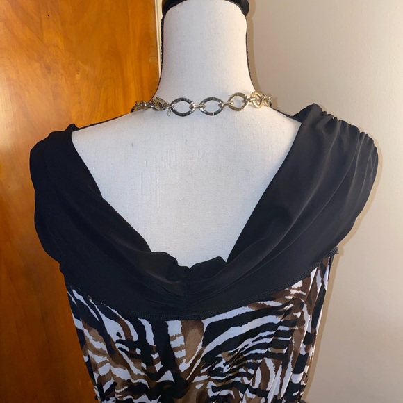 Women’s Dress - Picture 6 of 7